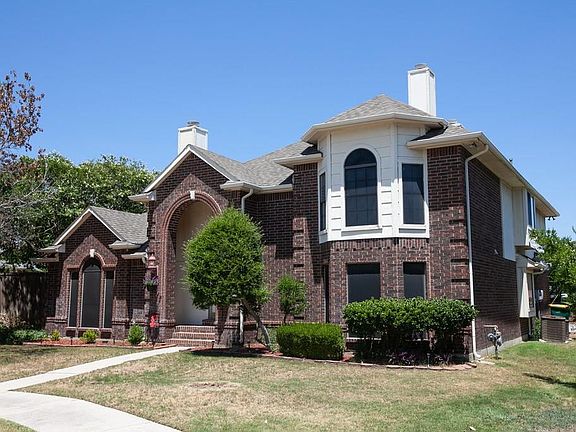 2nd image of 925 Hawthorne Ct