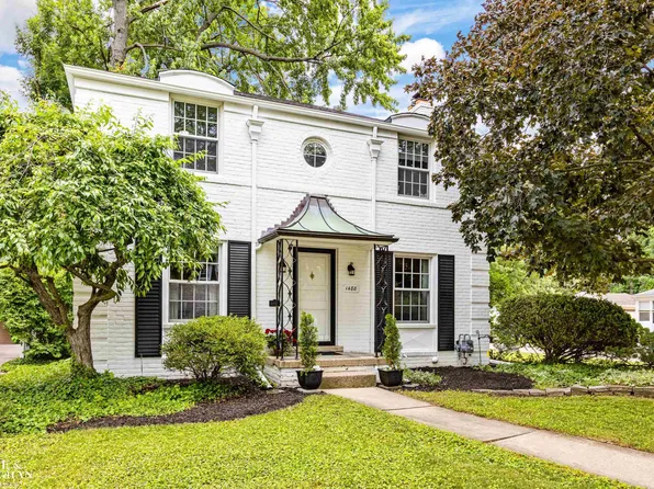 1488 Hampton Rd, Grosse Pointe Woods, MI 48236