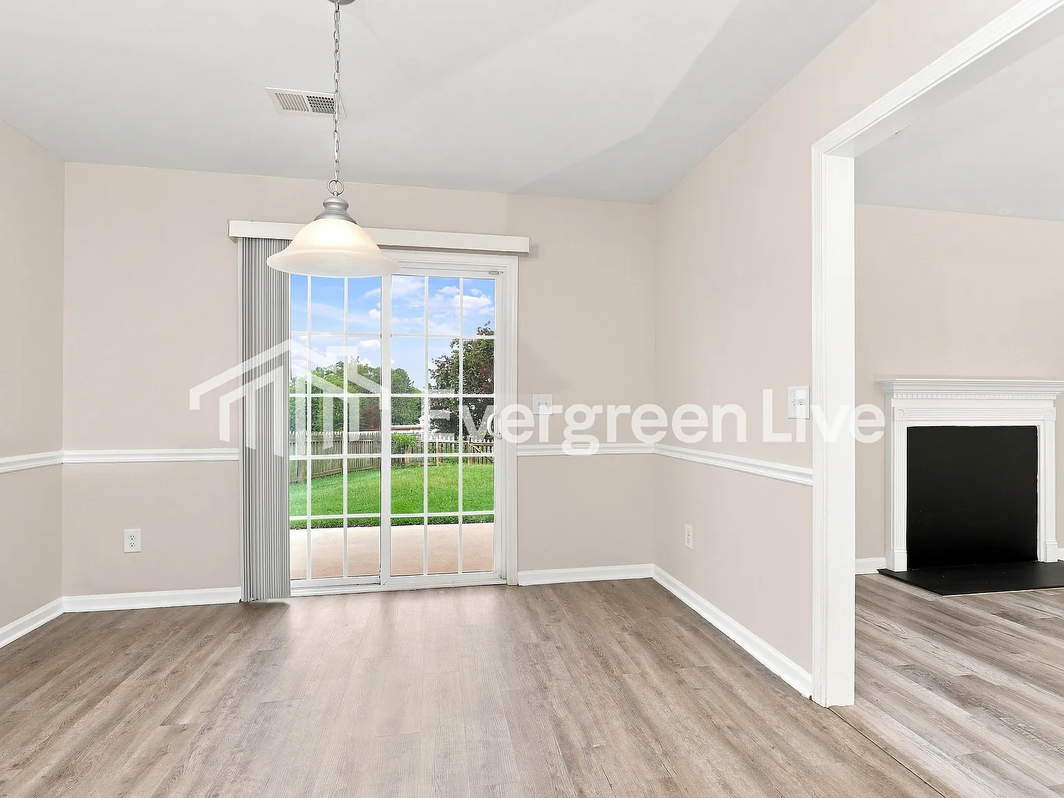 3 bed, 2.0 bath, 1300 sqft, $1,795 — Photo 3