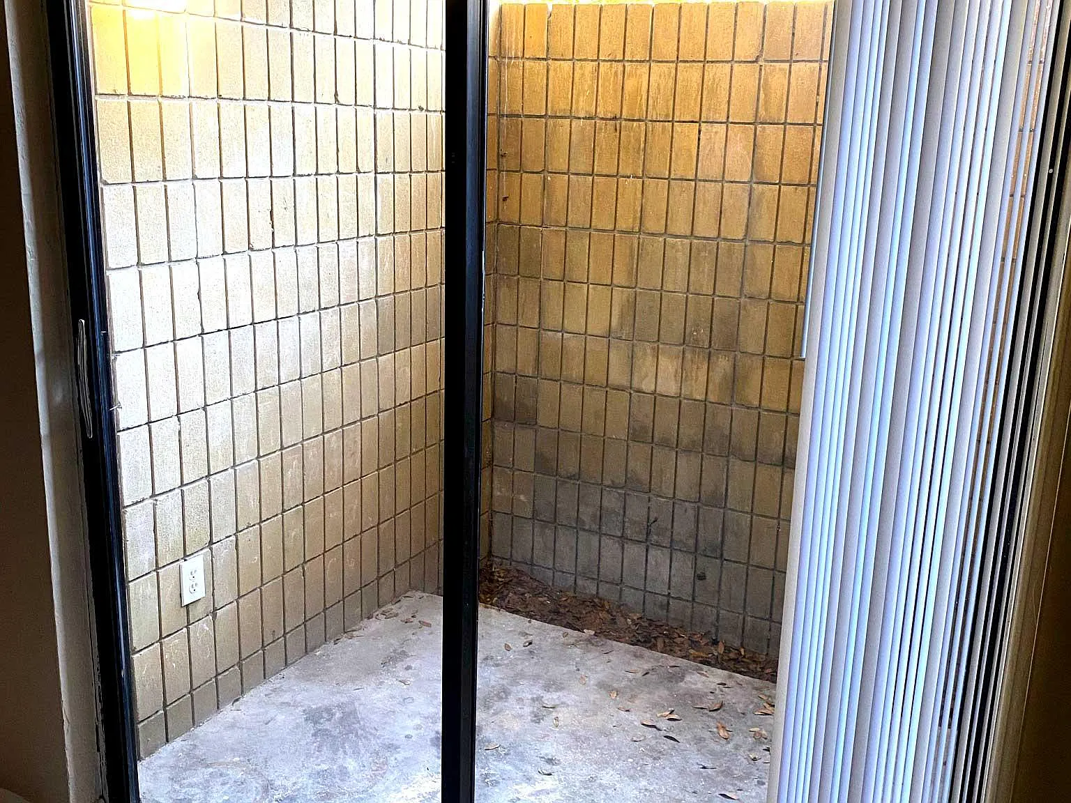 2 bed, 1.5 bath, 1048 sqft, $990 — Photo 4
