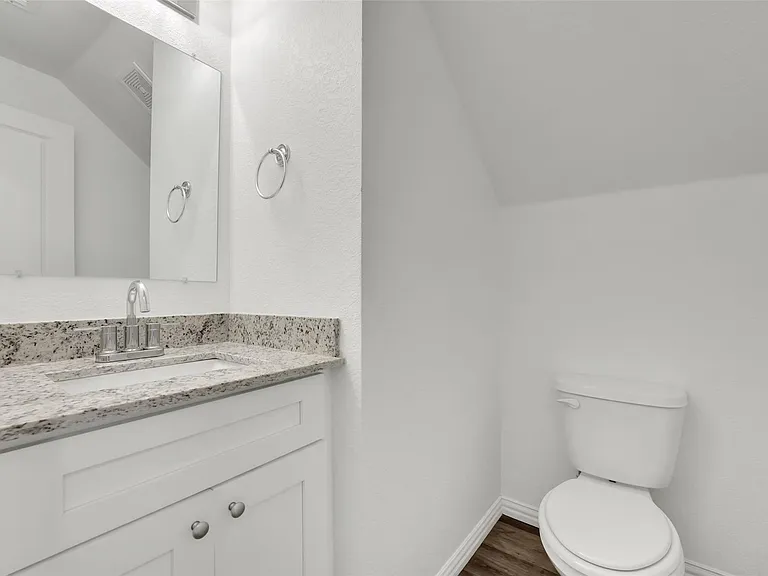 1608 Ash Crescent St — Photo 5