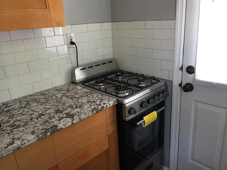 15 Webster Park Ave — Photo 8