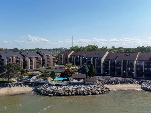 1801 E Perry St APT 22, Pt Clinton, OH 43452