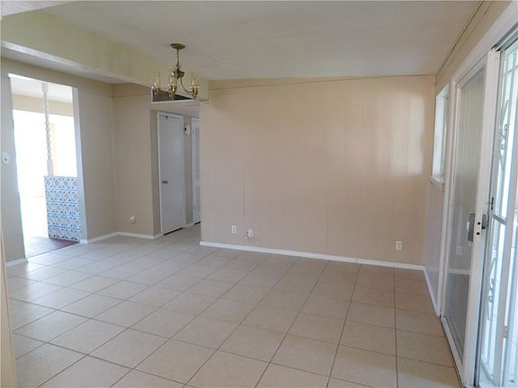 4th image of 10033 Kenworthy St