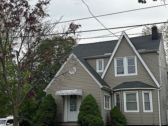 2nd image of 1474 Larchmont Rd