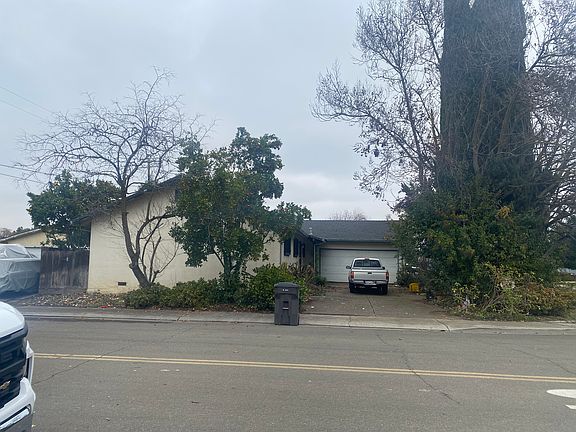 4th image of 3135 W De Ovan Ave