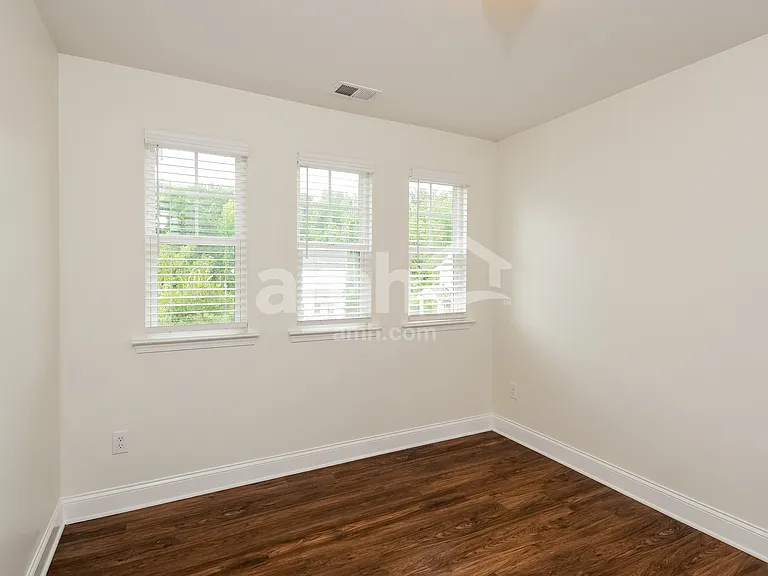 316 Bourne St — Photo 20