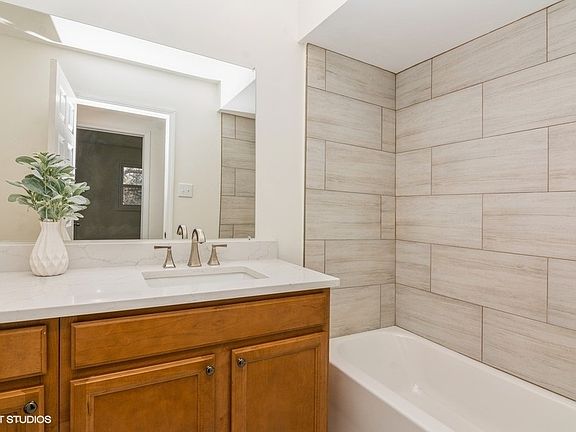 5th image of 1142 E 159th Pl