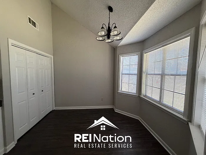 4 bed, 2.0 bath, 1794 sqft, $2,145 — Photo 4