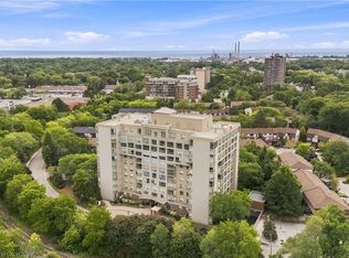 1110 Walden Cir #312, Mississauga, ON L5J4R3