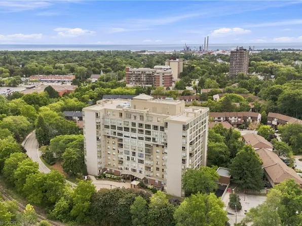 1110 Walden Cir #312, Mississauga, ON L5J 4R3