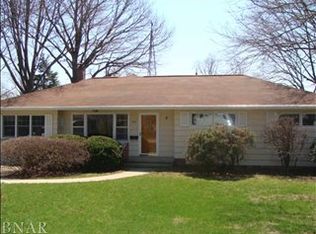 910 Warren St, Chenoa, IL 61726