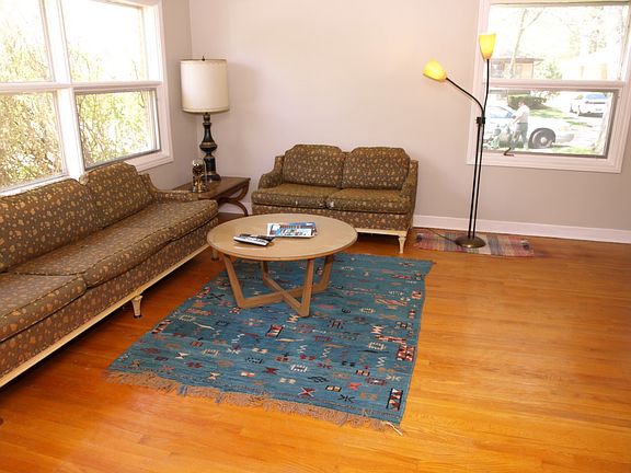 3rd image of 9501 Lorel Ave