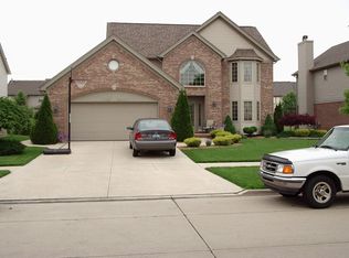 23822 Leighwood Dr, Woodhaven, MI