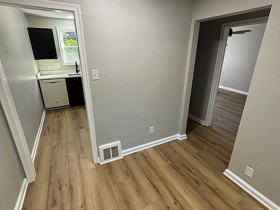 3rd image of 3203 W 2nd St APT 1