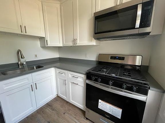New kitchen and stainless appliances