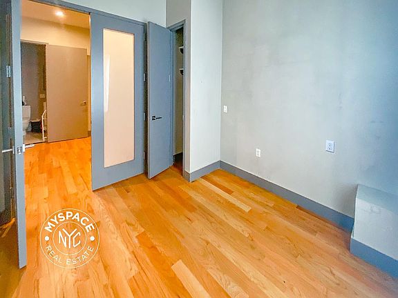 4th image of 313 Melrose St #1R