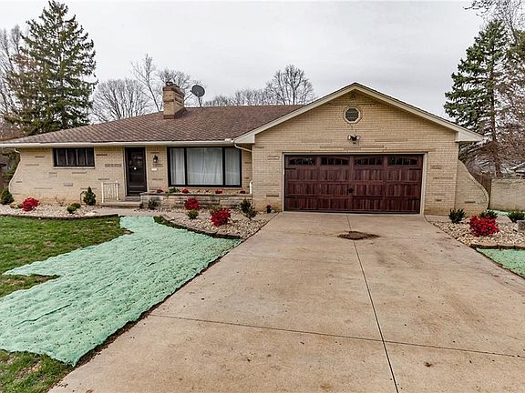 2nd image of 7440 N Linden Ln