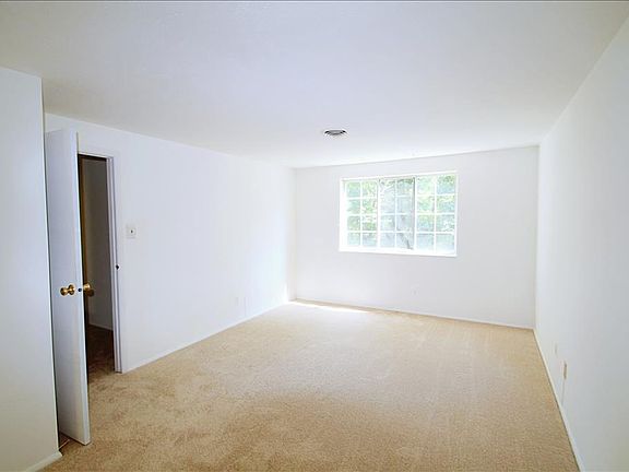 5th image of 1101 Wadsworth Dr