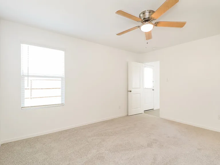 1239 Maple St — Photo 10