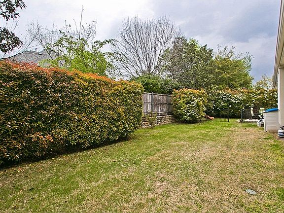 4th image of 1717 Pembroke Ln