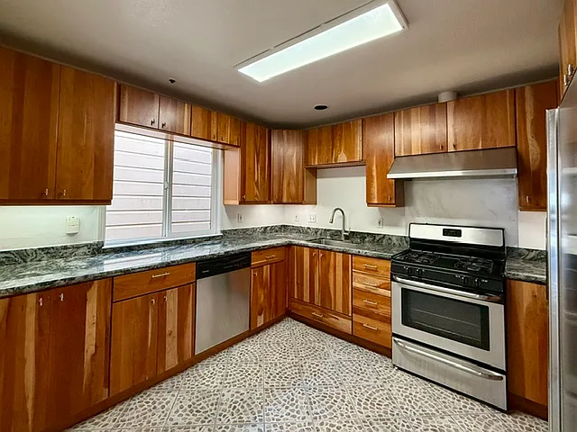 3 bed, 1900 sqft, $5,800 — Photo 2