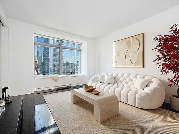 2nd image of 123 Washington St APT 37D