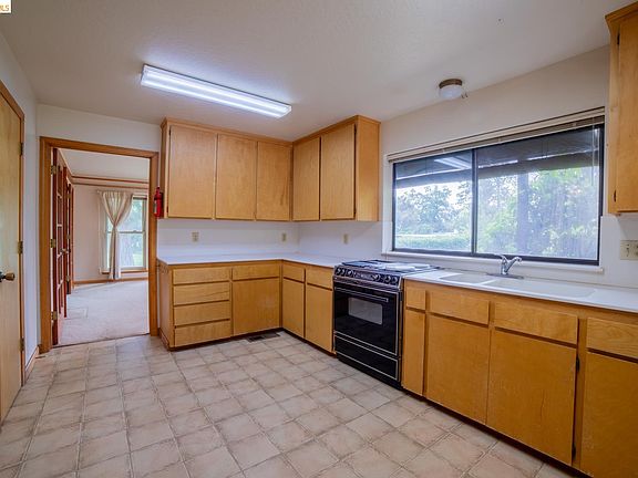 5th image of 10420 N Airport Rd