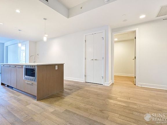 5th image of 677 W 41st Ave #207