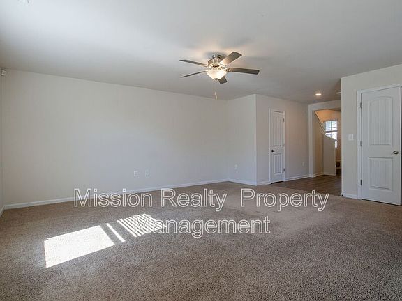 5th image of 2827 Meadowview Blvd
