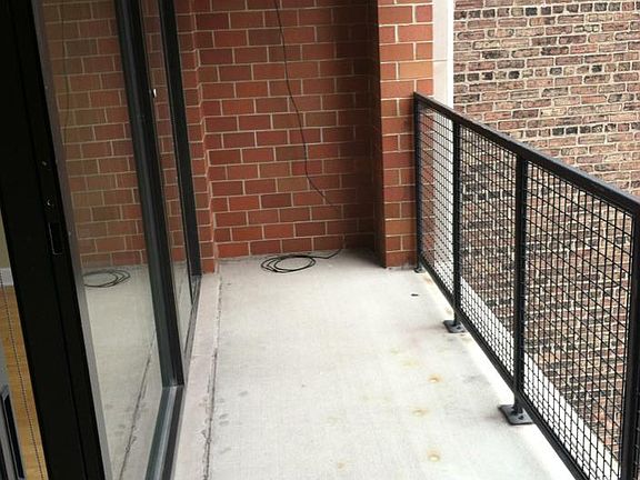 3rd image of 1038 W Waveland Ave