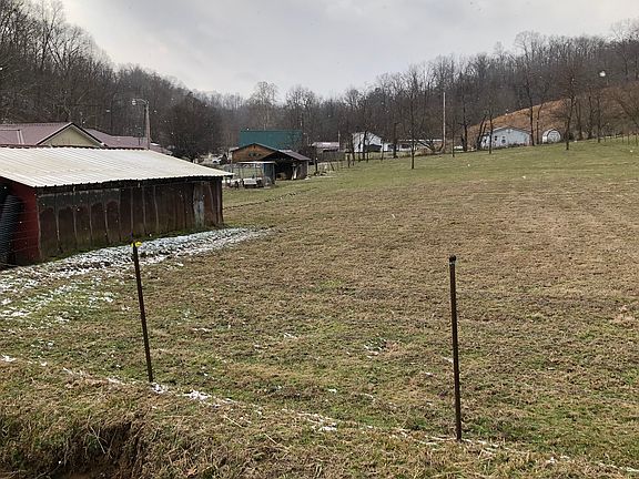 3rd image of 126 Teddy Ln