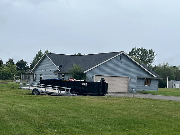 3rd image of 1327 212th Ave