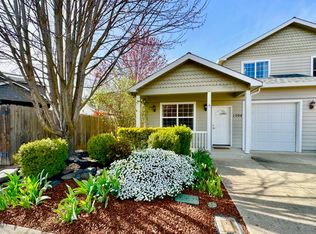 1304 Pacific Ln, Phoenix, OR 97535