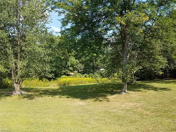 4th image of 300 Hidden Lakes Dr NE