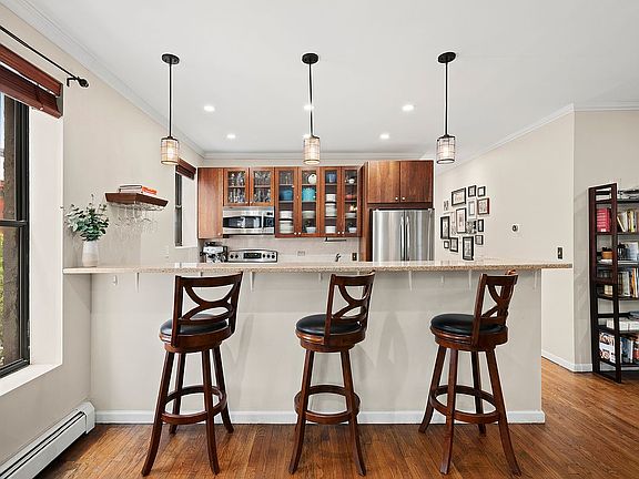 4th image of 203 W 102nd St APT 4R