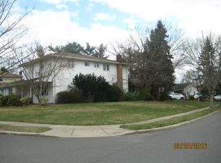 3 Candor Dr, Woodbury, NY 11797