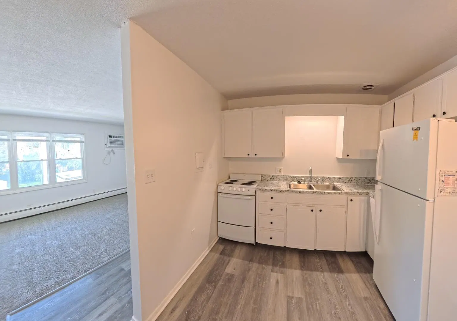 401 SW Elm St - 205 — Photo 4