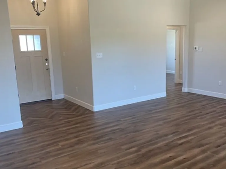 6950 Phoenix Dr — Photo 2