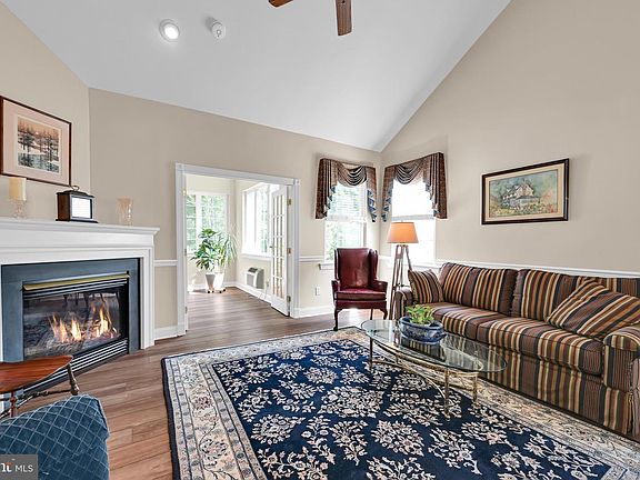 5th image of 373 Brittany Ct