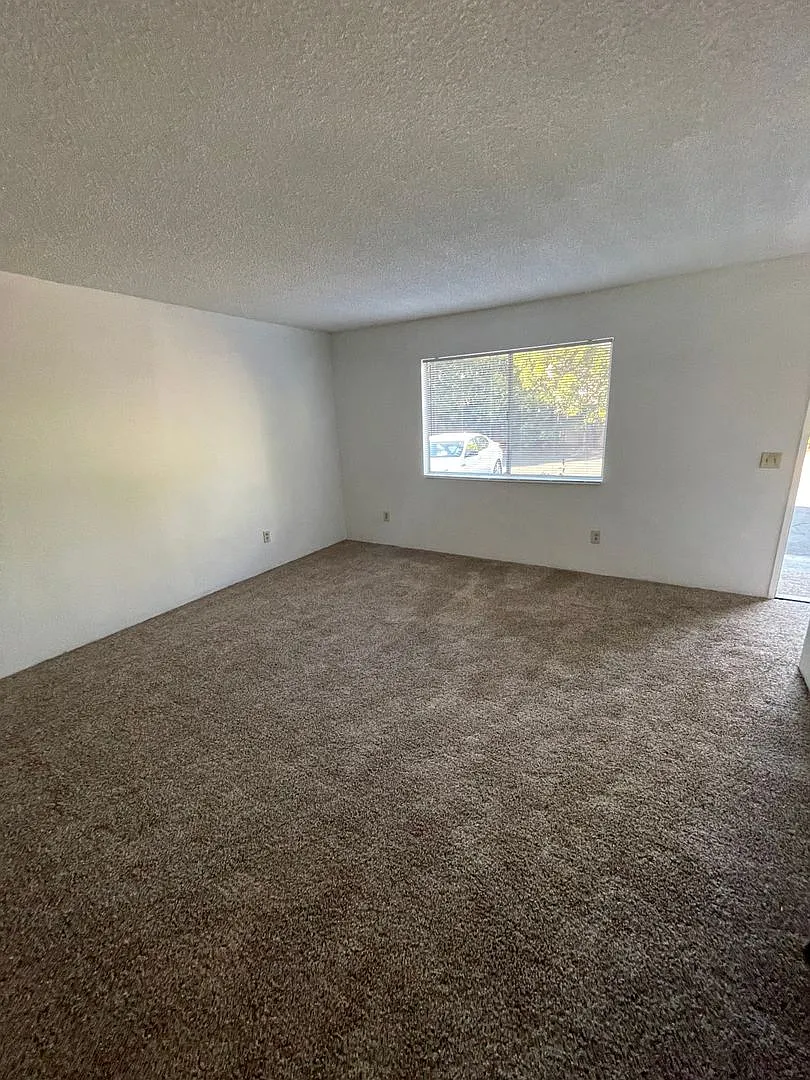 Westside Townhouse 2bedroom 1.5 bath — Photo 2