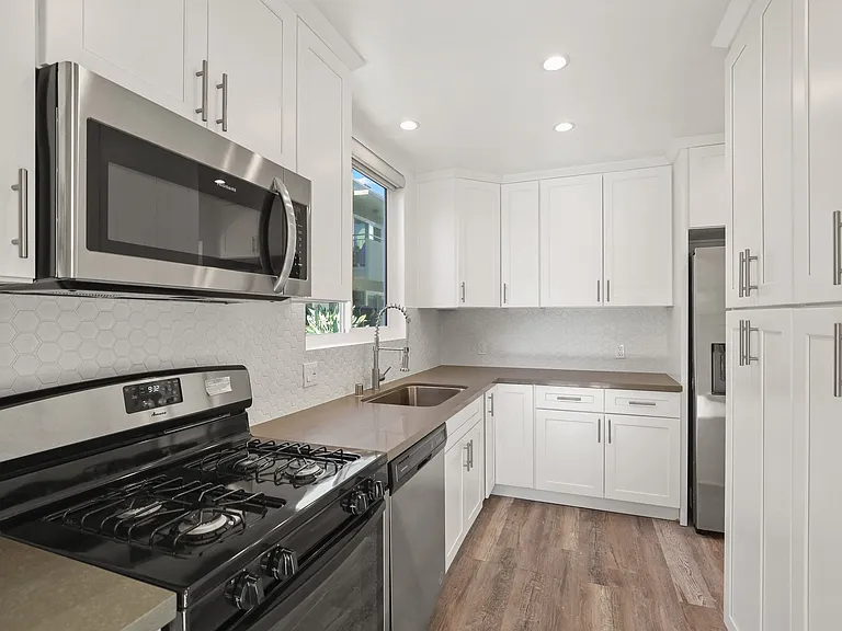 Full-Size Kitchen with Energy-Efficient Appliances and Ample Cabinet Space