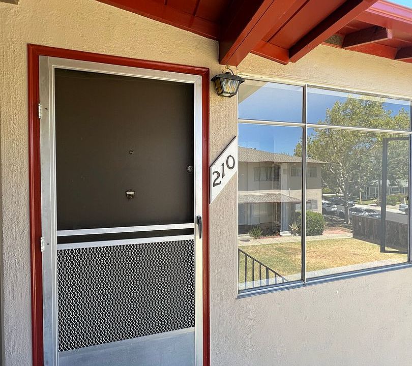 1st image of 210-226 El Carmelo Ave #210