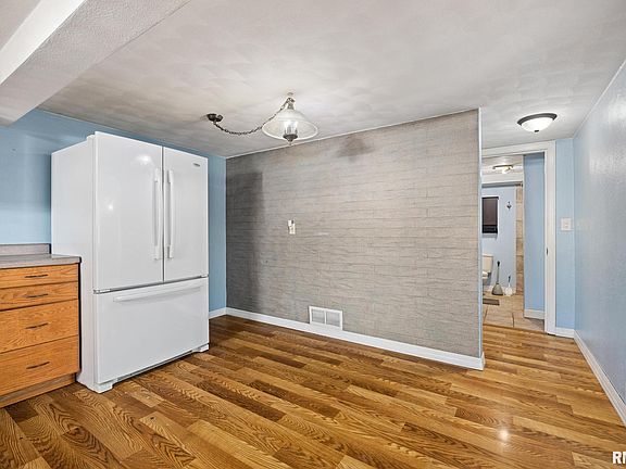 5th image of 1908 Commonwealth Ave