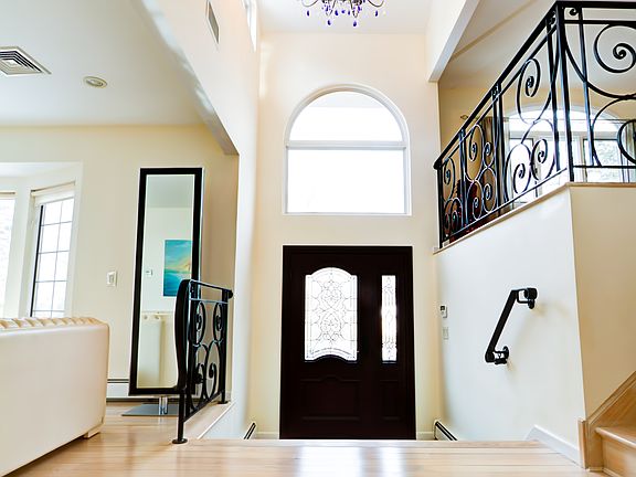 Gorgeous 2 story Foyer