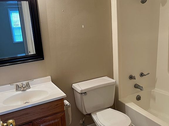 4th image of 1601 E Fort Wayne St #12