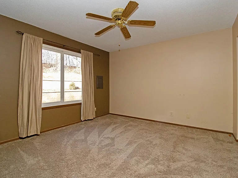 4215 Sylvia Ln S — Photo 13