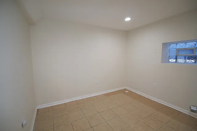 1016 N Ridgeway Ave #1R — Photo 15