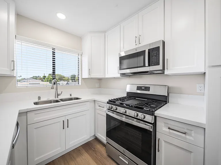 541 N 6th St #F — Photo 7