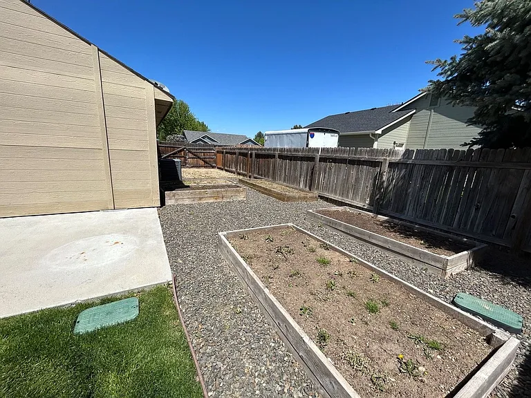 721 E Hawk St — Photo 35